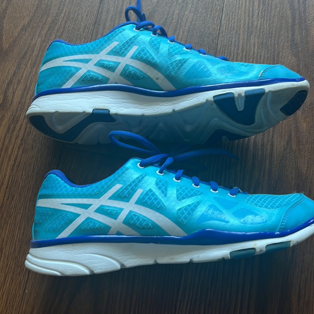 ASICS running shoes - Picture 2 of 4